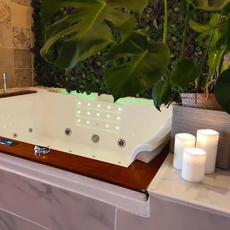 Dom wakacyjny La Agreable Avec Jacuzzi/balneo Saint-Jean-dʼAngély