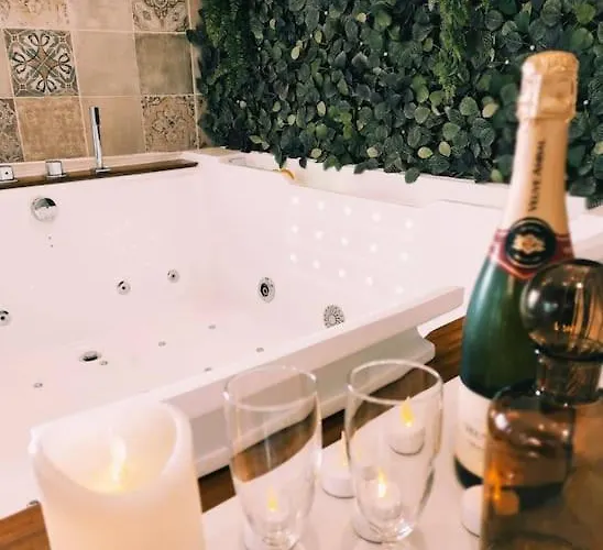 La Avec Jacuzzi/balnéo