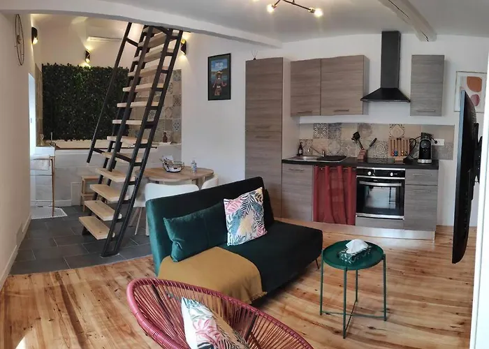 La Avec Jacuzzi/balnéo Сasa de vacaciones