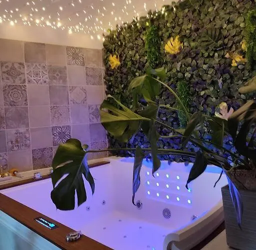 La Avec Jacuzzi/balnéo Сasa de vacaciones *