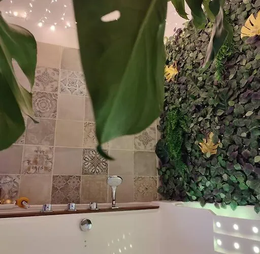 La Avec Jacuzzi/balnéo Сasa de vacaciones Saint-Jean-dʼAngély